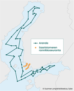 Kartalla näkyvät merentutkimusalus Arandan seurantamatkan 11.–25.8.2026 ja Saaristomeren rannikkoseurannan 17.–21.8.2026 havaintoasemat. Arandan matka ulottui Suomenlahdelta Itämeren pääaltaan pohjoisosiin ja edelleen Pohjanlahdelle. Rannikkoseuranta toteutettiin Saaristomeren sisäsaaristosta ulkosaaristoon kulkevilla linjoilla.