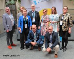 Vasemmalta Mika Uusi-Pietilä, Katja Vähäkangas, varapuheenjohtaja Emilia Vuolle, pääsihteeri Martti Kivioja, Petra Bedda, Iiris Adenius ja Heta Piirto, edessä puheenjohtaja Timo Saranpää ja varapuheenjohtaja Jarmo Mäkelä. Kuvasta puuttuvat hallituksen jäsenet Joonas Kopra, Ian Mac Eochagáin sekä Maarit Paldán.