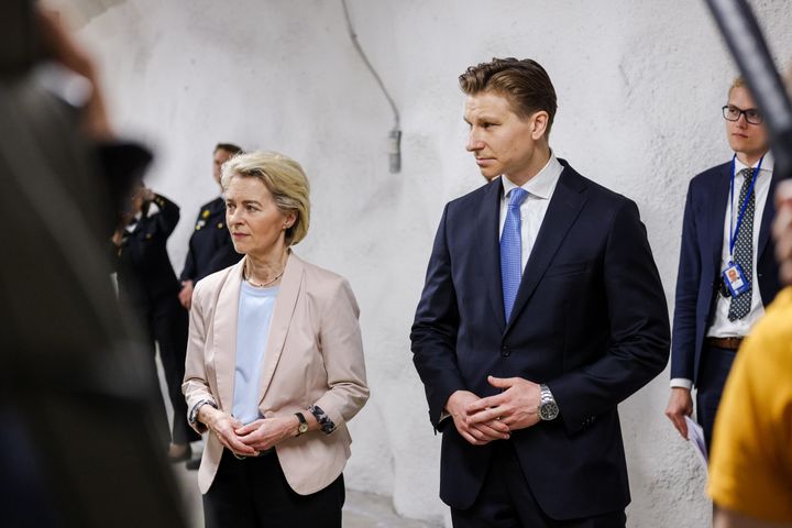Ursula von der Leyen ja Antti Häkkänen tutustuivat Merihaan väestönsuojaan tiistaina Helsingissä.