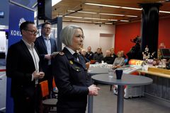 Joensuun strategiajohtaja Sami Laakkonen ja Pohjois-Karjalan pelastuslaitoksen valmiuspäällikkö Minna Kettunen osallistuivat myös yleisötilaisuuteen.