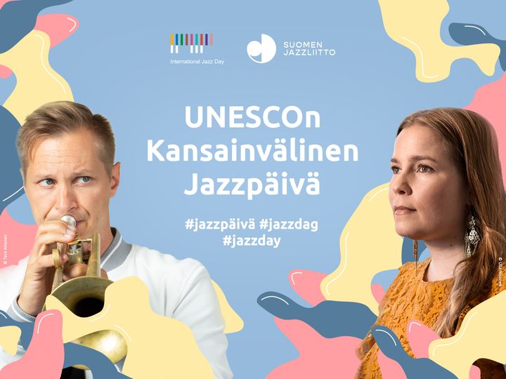 Trumpetisti Jukka Eskola vasemmalla ja laulaja Johanna Iivanainen oikealla. Sininen tausta ja keltaisia, vaaleanpunaisia ja tummansinisiä aaltoilevia muotoja.