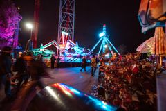 Karmivassa karnevaalissa Särkänniemen huvilaitteet on mahdollista nähdä myös pimeään vuodenaikaan ja upeasti valaistuina.
