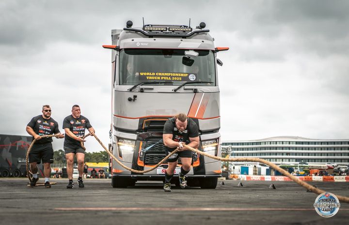 Rekanvedon MM-kisat järjestettiin British Motor Show’n yhteydessä Hampshiressa, Englannissa. Ensimmäinen laji oli rekanveto valjaiden ja köyden kanssa. Kuva: järjestäjät.
