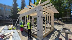 Näyttelypaviljonki rakennusvaiheessa.