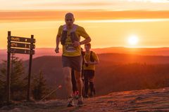Vuonna 2024 miesten 166 kilometrin matkan voitti Juuso Simpanen loppuajalla 19 tuntia 30 minuuttia. Osallistujat starttaavat perjantaiaamuna ja kulkevat maastossa läpi perjantain ja lauantain välisen yön.