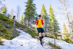 Vaikka NUTS Karhunkierros järjestetään toukokuun lopussa, reitillä on usein vielä lunta, etenkin pohjoisrinteillä. Kuva vuoden 2024 tapahtumasta.