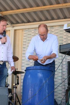 Matti Ruuska tarkistaa kesän 2022 sillit.