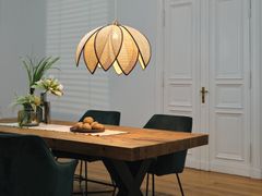 Decor Rattan Lotus Pendant 670 E27 Brown -riippuvalaisin on valmistettu luonnollisista materiaaleista luonnon inspiroimissa muodoissa