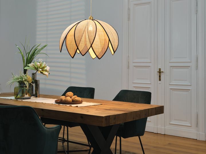 Decor Rattan Lotus Pendant 670 E27 Brown -riippuvalaisin on valmistettu luonnollisista materiaaleista luonnon inspiroimissa muodoissa