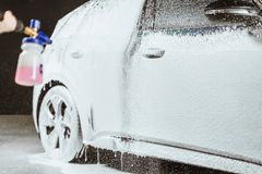 Polar Wash -autoshampoo nopeuttaa autonpesua vaahtoavan ominaisuutensa ansiosta