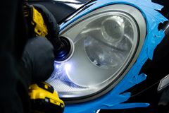 Headlight Restoration Kit_action2