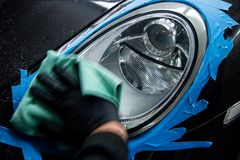 Headlight Restoration Kit_action3