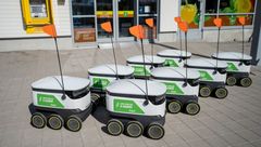 Starshipin robotteja S-ryhmän myymälän edustalla