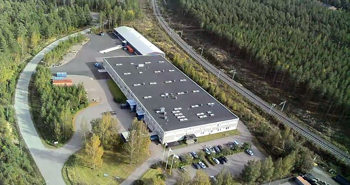 Delipapin hiilineutraalit lastenvaipat valmistetaan Suomen ainoassa vaippatehtaassa Tammisaaressa