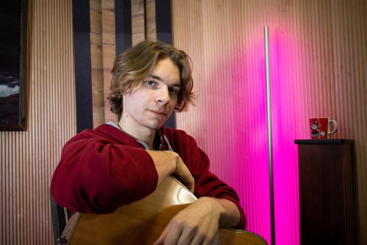 22-vuotias Manu Lehtimäki tekee uraa laulaja-lauluntekijänä.