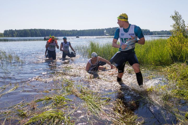 Sampo Hyppölä ja Maisa Parviainen (etualalla) olivat päivän nopeimmat Norppa-reitin parisarjassa.