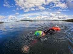 Osallistujat kiittivät Puruvesi Swim -tapahtuman sääolosuhteita, kun veden ja ilman lämpötila oli lähellä 20 astetta.
