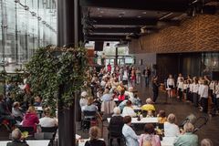 Laulun iloa Musiikkitalossa vuoden 2024 Mirjam Helin -kilpailun ohessa.
