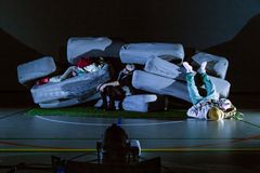 TOTEM-teatterin lastenteatteriesitys Kuvitellaan toivo lähtee kiertueelle Uudet klassikot -rahoituksella.