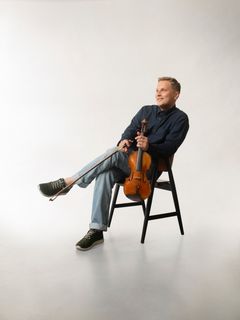 Abel Puustinen soittaa Kulttuurirahaston Giovanni Battista Guadagnini III -viulua ja vastaa myös konsertin taiteellisesta suunnittelusta.