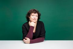 Kuvaston hallituksen puheenjohtaja, valokuvataiteilija Sade Kahra.