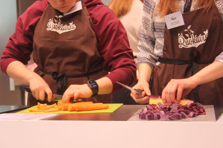 Ruokavisa opettaa tietoja ja taitoja yläkoululaisille.