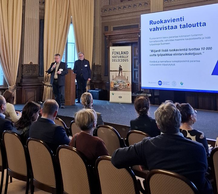 Ruokaviennin yrityslähtöisen kasvualustan toimintaa esittelivät Vientivuosi vauhtiin -tapahtumassa Ruokatieto Yhdistyksen Jyrki Karlsson ja Suvi ry:n Horst Neumann.