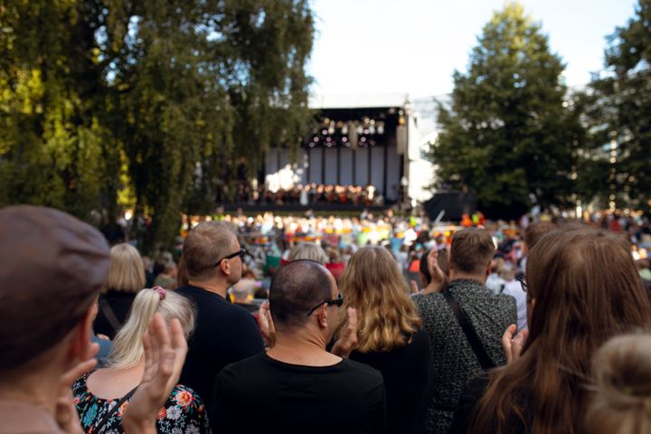 Puistokonsertti tulee taas! Tampere Filharmonian, Tampere-talon ja Tampereen Energian järjestämä maksuton Puistokonsertti Sorsapuistossa lauantaina 9. elokuuta 2025 klo 18 alkaen.