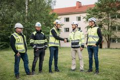Finnovalin liikevaihto tilikaudella 2024 oli 17,2 miljoonaa euroa. Yhtiö työllistää 34 korjausrakentamisen ammattilaista.