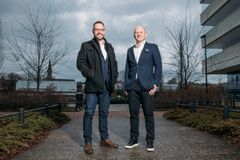 Adeliksen lisäksi omistajiin kuuluu noin 500 avainhenkilöä sekä sijoitusyhtiö Nordstrjernan.