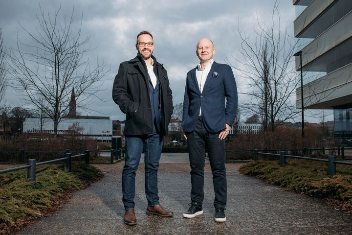 Adeliksen lisäksi omistajiin kuuluu noin 500 avainhenkilöä sekä sijoitusyhtiö Nordstrjernan.