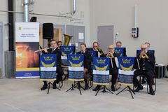 Helsingin palokunnan soittokunta vastasi musiikista.