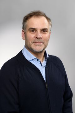 Professori Aarno Dietz kehittää tiiminsä kanssa digitaalista palvelualustaa, jolla kuka tahansa voi mitata kuulonsa itse arkielämää muistuttavissa tilanteissa.