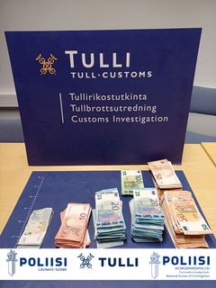 Esitutkinnan aikana takavarikoitiin noin 30 000 euroa käteistä rahaa kotietsinnällä.