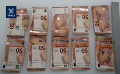 Esitutkinnassa takavarikoitua käteistä.