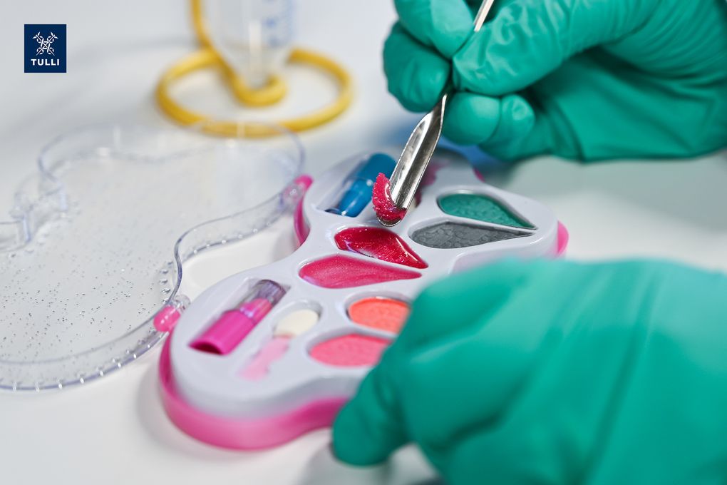 Preparation of a cosmetics sample