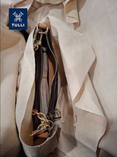 Tullin takavarikoimaa käteistä matkatavaroissa.