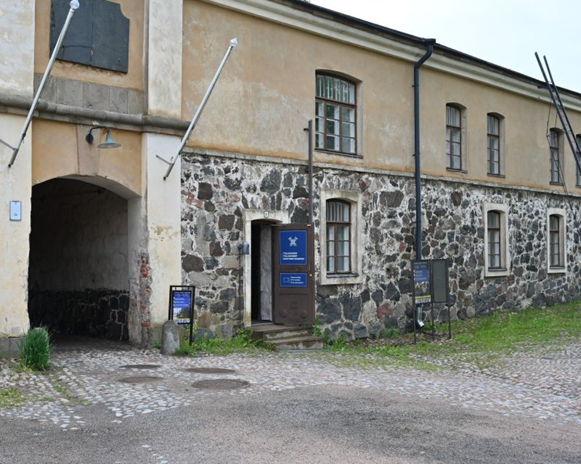 Tullimuseon uusi näyttely tarkastelee itärajan historiaa ja salakuljetusta