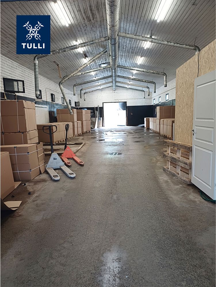 Savukkeiden varastotila Hämeenkyrössä. Tulli