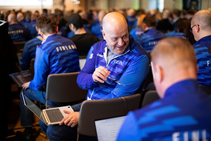 Atean Service Sales Manager Jorma Tanninen osallistui tekoälyagenttityöpajaan yhdessä 500 kollegansa kanssa. Kuva: Atea