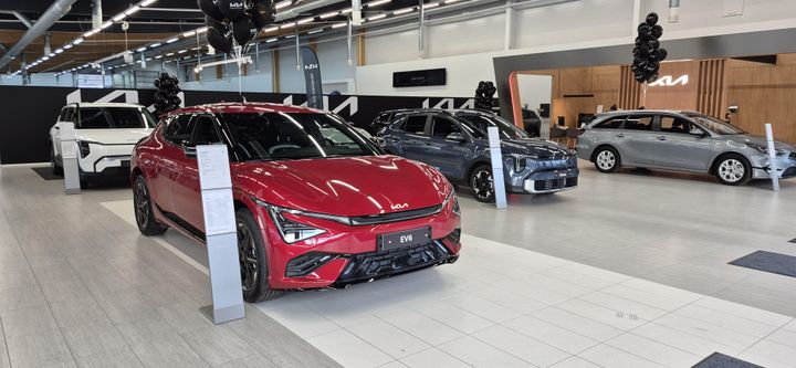 Hedin Automotiven Herttoniemen Kia- ja Mitsubishi-myynti sekä merkkihuolto muuttivat uusiin toimitiloihin Mekaanikonkadulle