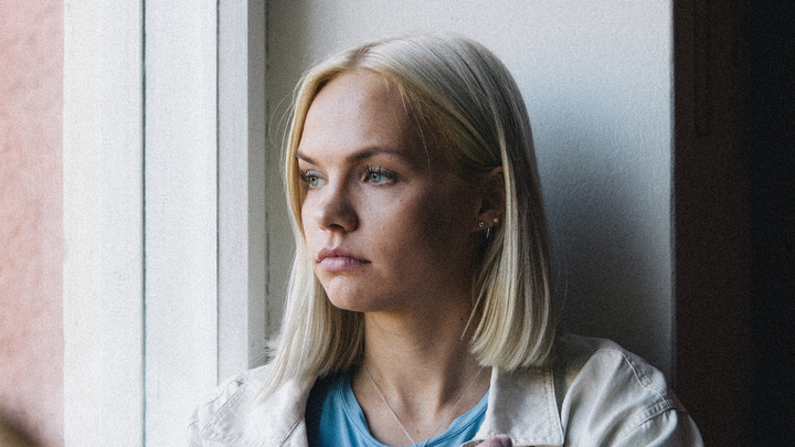 Nuoret kokevat muita enemmän, että heillä ei ole yhteyttä työkavereihin. Jopa 18 % nuorista kokee yhteyden puutetta jatkuvasti tai melko usein.