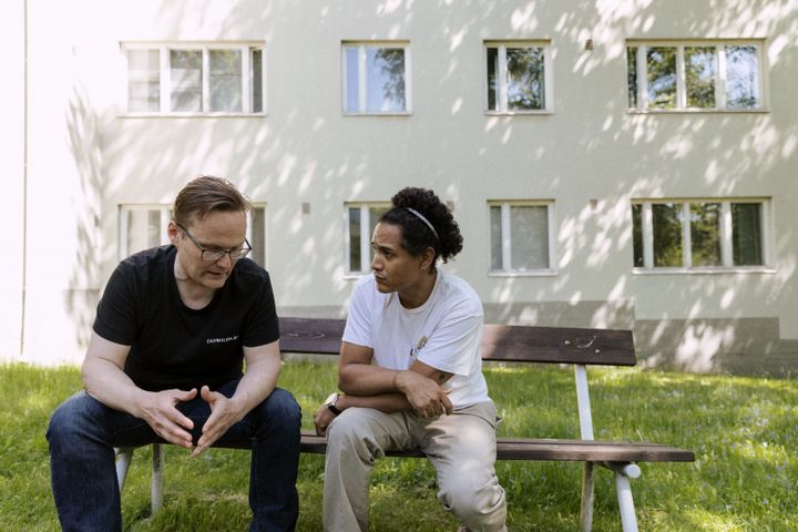 Tavoitteena on luoda pitkäjänteinen ja vaikuttava toimintamalli, joka vähentää työikäisten yksinäisyyttä ja parantaa työssä koettua hyvinvointia.
