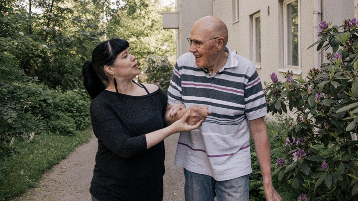 Vapaaehtoistoiminnalla on kaksoisvaikutus: sekä apua saavat että sitä antavat hyötyvät kohtaamisista.