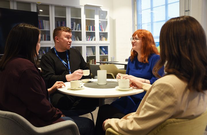 Välittävä työyhteisö -työkalu ohjaa ja auttaa työyksinäisyyden vähentämisessä sekä yhteisöllisyyden lisäämisessä