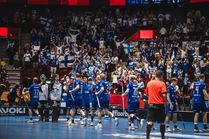 Suomen salibandymiehet puolustavat joulukuussa Nokia Arenalla kaksi vuotta sitten Malmössä voittamaansa MM-kultaa.