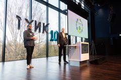 Moderaattori Kimmo Ohtonen ja Pasi Nurminen, Suomen Palautuspakkaus Oy.