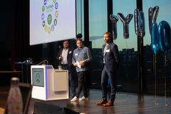 Arto Puumalainen, SER-tuottajayhteisö ry, moderaattori Kimmo Ohtonen ja Tuomas Räsänen, Elker Oy.