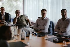 SSBL Salibandy Oy:n virkaa tekevänä toimitusjohtajana on aloittanut 15.1.2026 alkaen Jukka-Pekka Ylinen. Ylisen (kuvassa keskellä) pesti SSBL Salibandy Oy:n johdossa on määräaikainen ja se on kestoltaan kuusi kuukautta. Toimitusjohtajan tehtävä menee avoimeen hakuun kevään aikana.