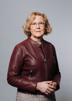 Palliatiivinen hoito -kirjan päätoimittaja Tiina Saarto